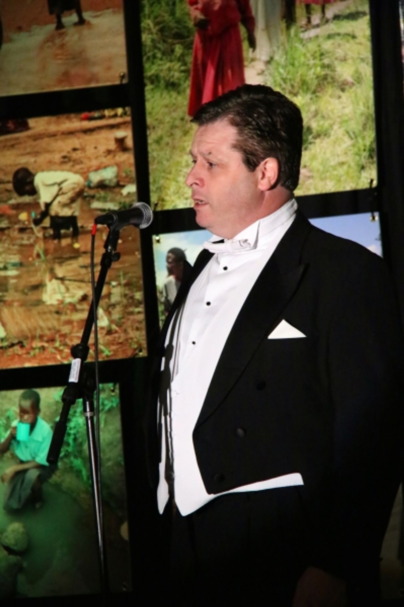 Photo Flash: Anthony Kearns Performs at 4th Annual Wells of Life Gala and Auction Image