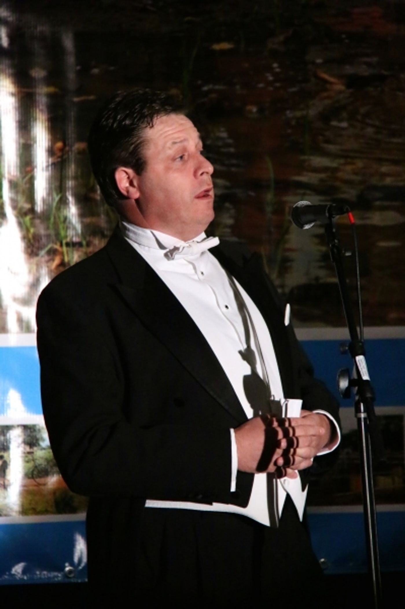 Photo Flash: Anthony Kearns Performs at 4th Annual Wells of Life Gala and Auction Image