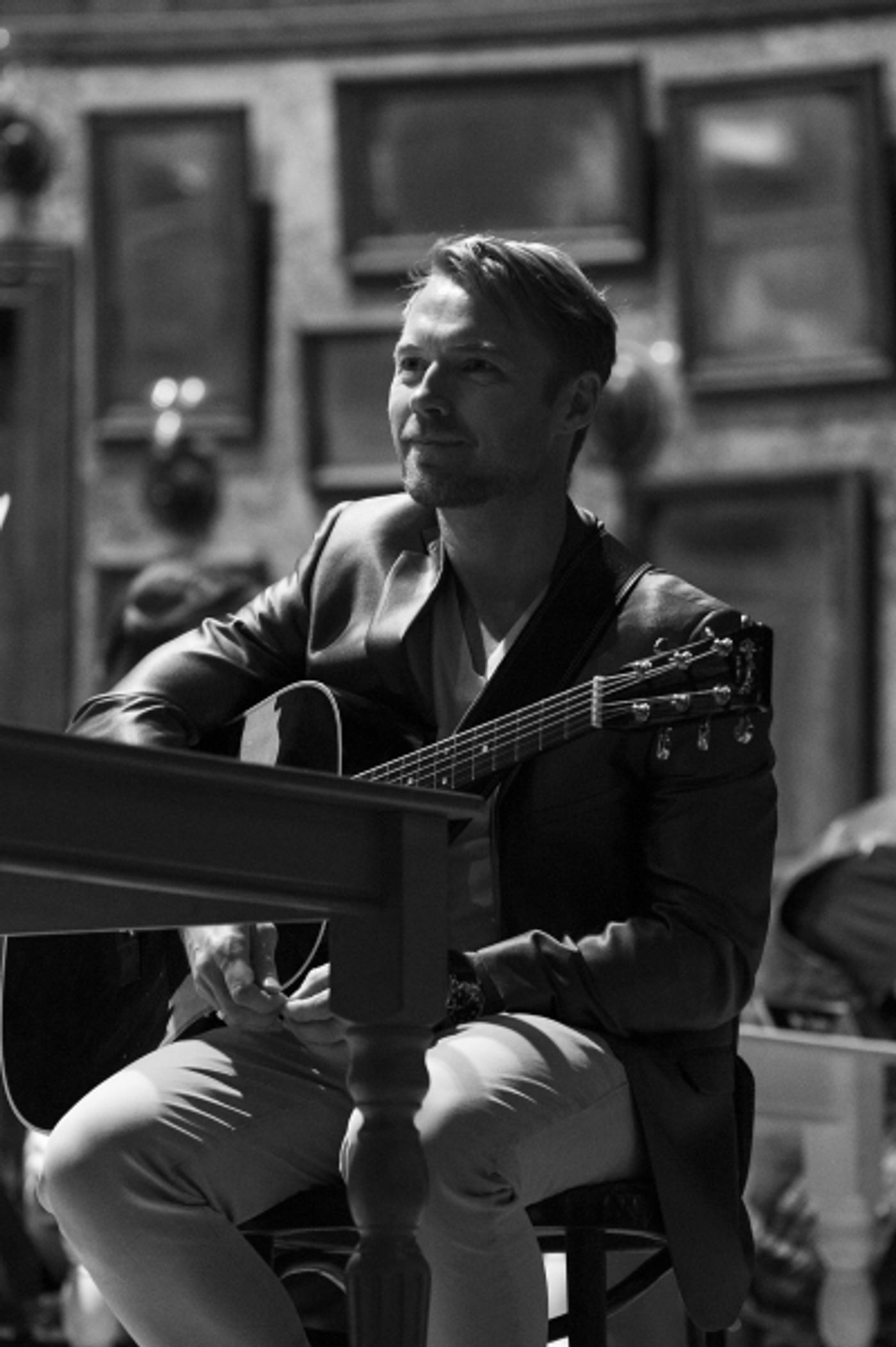 Photo Flash: First Look at Ronan Keating in Rehearsal for West End's ONCE!  Image