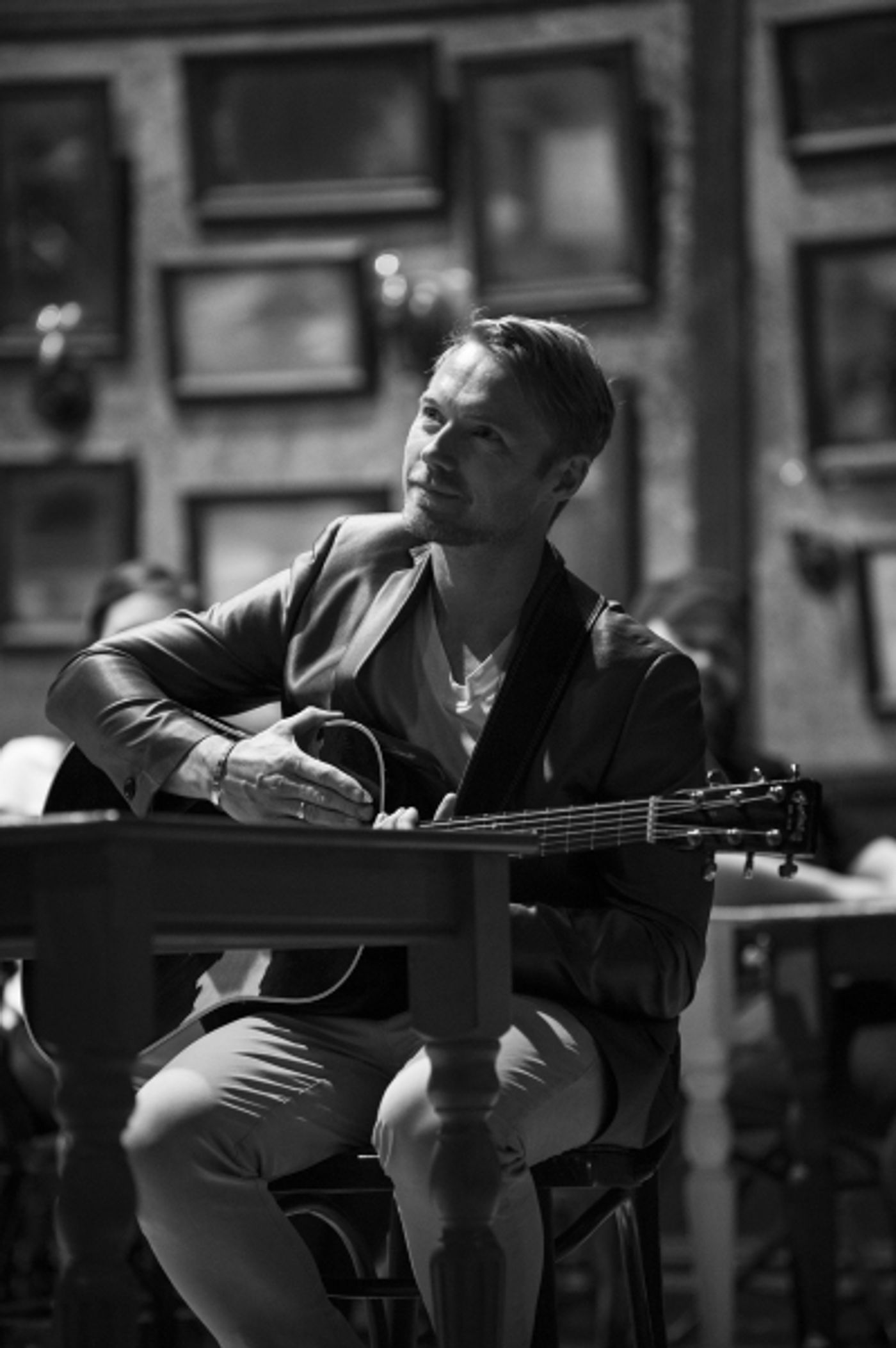 Photo Flash: First Look at Ronan Keating in Rehearsal for West End's ONCE!  Image