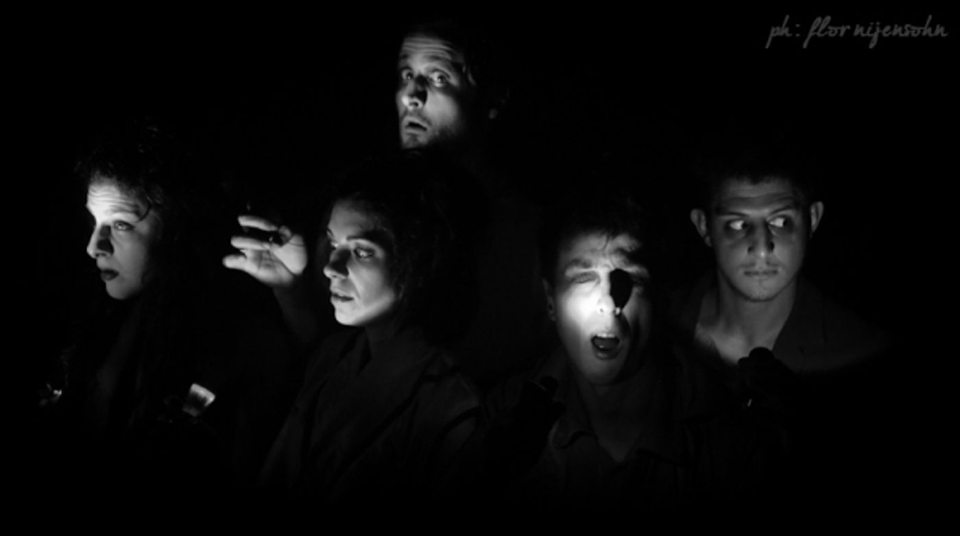 Photo Coverage: 22:22. Crónicas De Un Mundo Absurdo  Image