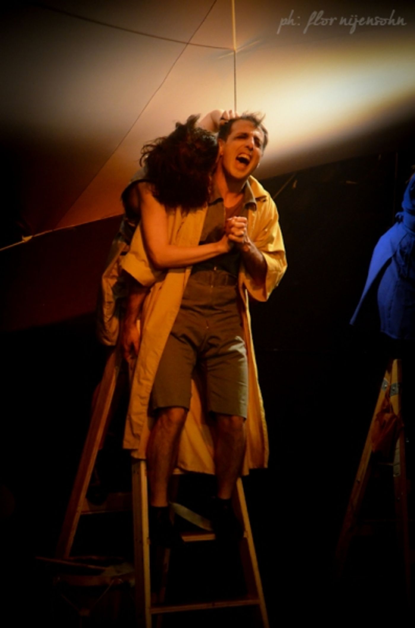 Photo Coverage: 22:22. Crónicas De Un Mundo Absurdo  Image