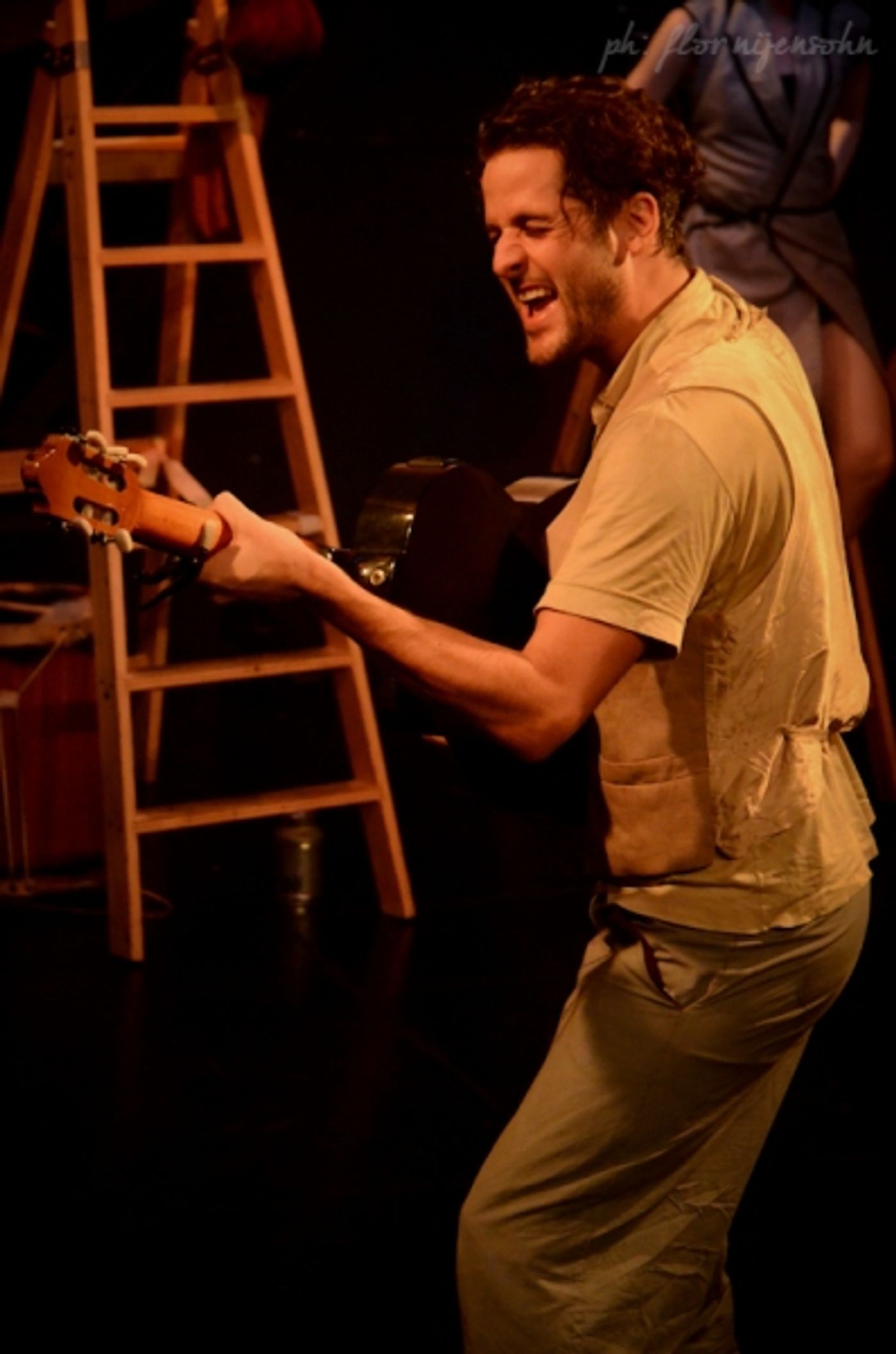 Photo Coverage: 22:22. Crónicas De Un Mundo Absurdo  Image