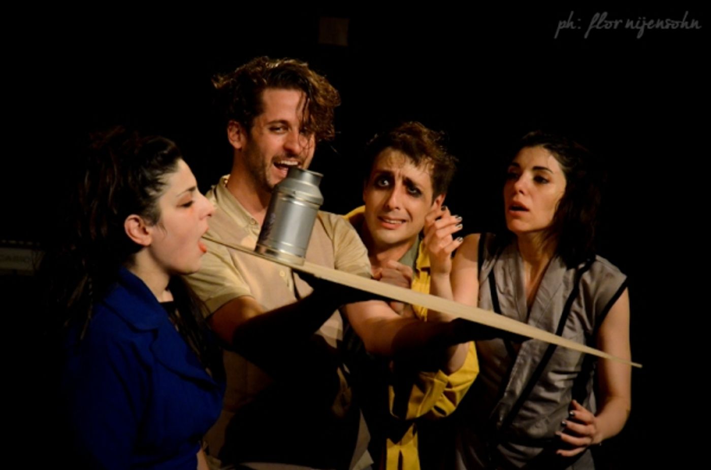 Photo Coverage: 22:22. Crónicas De Un Mundo Absurdo  Image