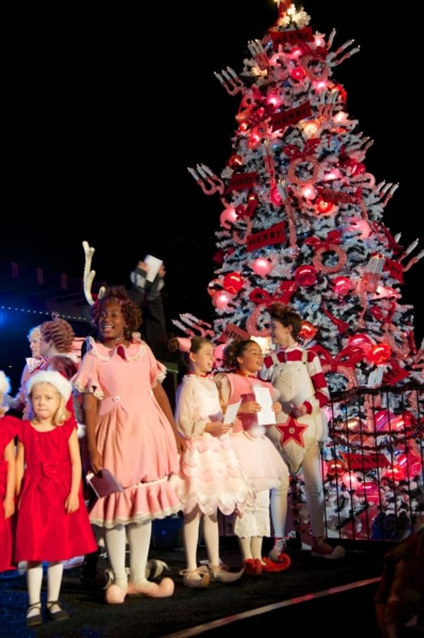The cast of Dr. Seuss'' HOW THE GRINCH STOLE CHRISTMAS performed for San Diego famili Photo