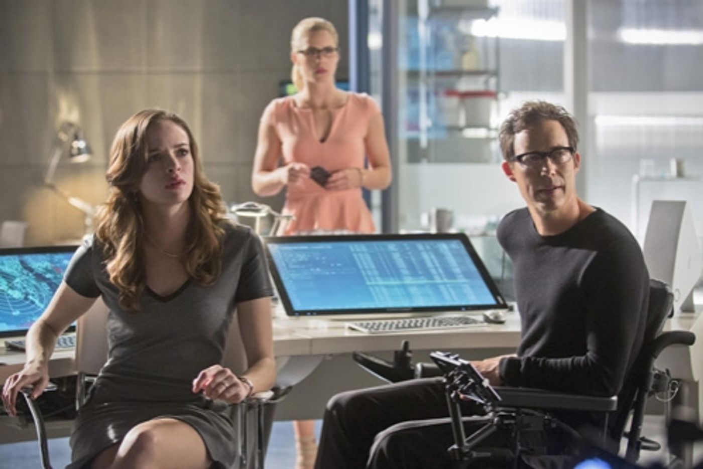 Photo Flash: First Look at THE FLASH & ARROW's Crossover Episode  Image