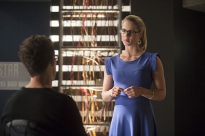  Emily Bett Rickards Photo