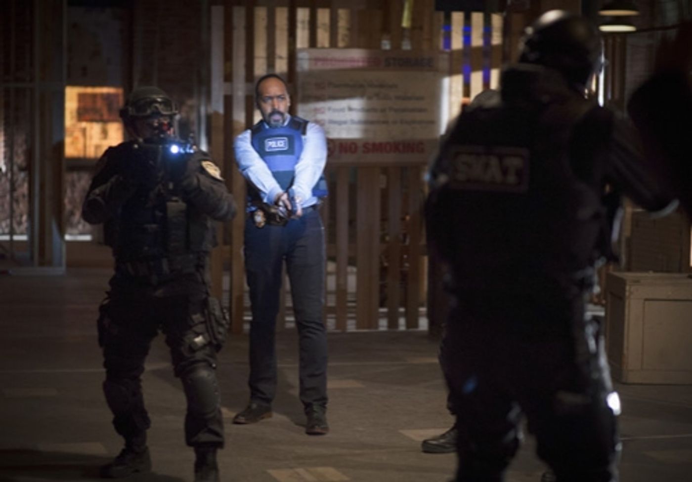 Photo Flash: First Look at THE FLASH & ARROW's Crossover Episode  Image