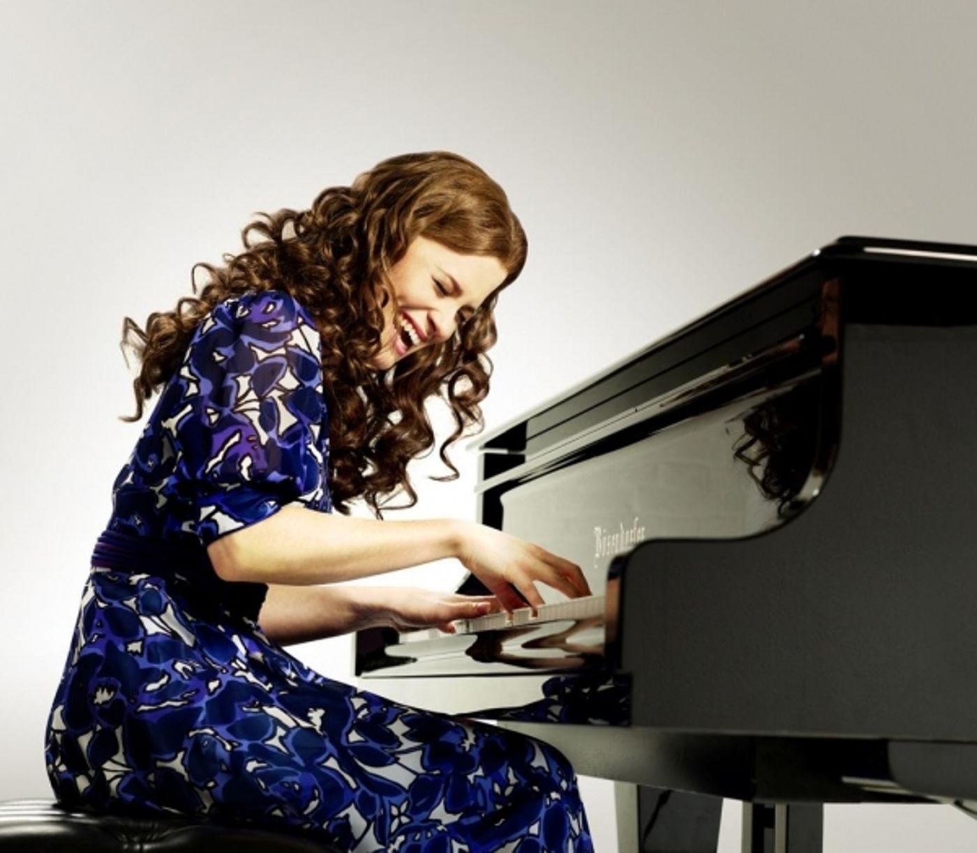 Photo Flash: Sneak Peek at Katie Brayben as 'Carole King' in London's 'BEAUTIFUL'  Image