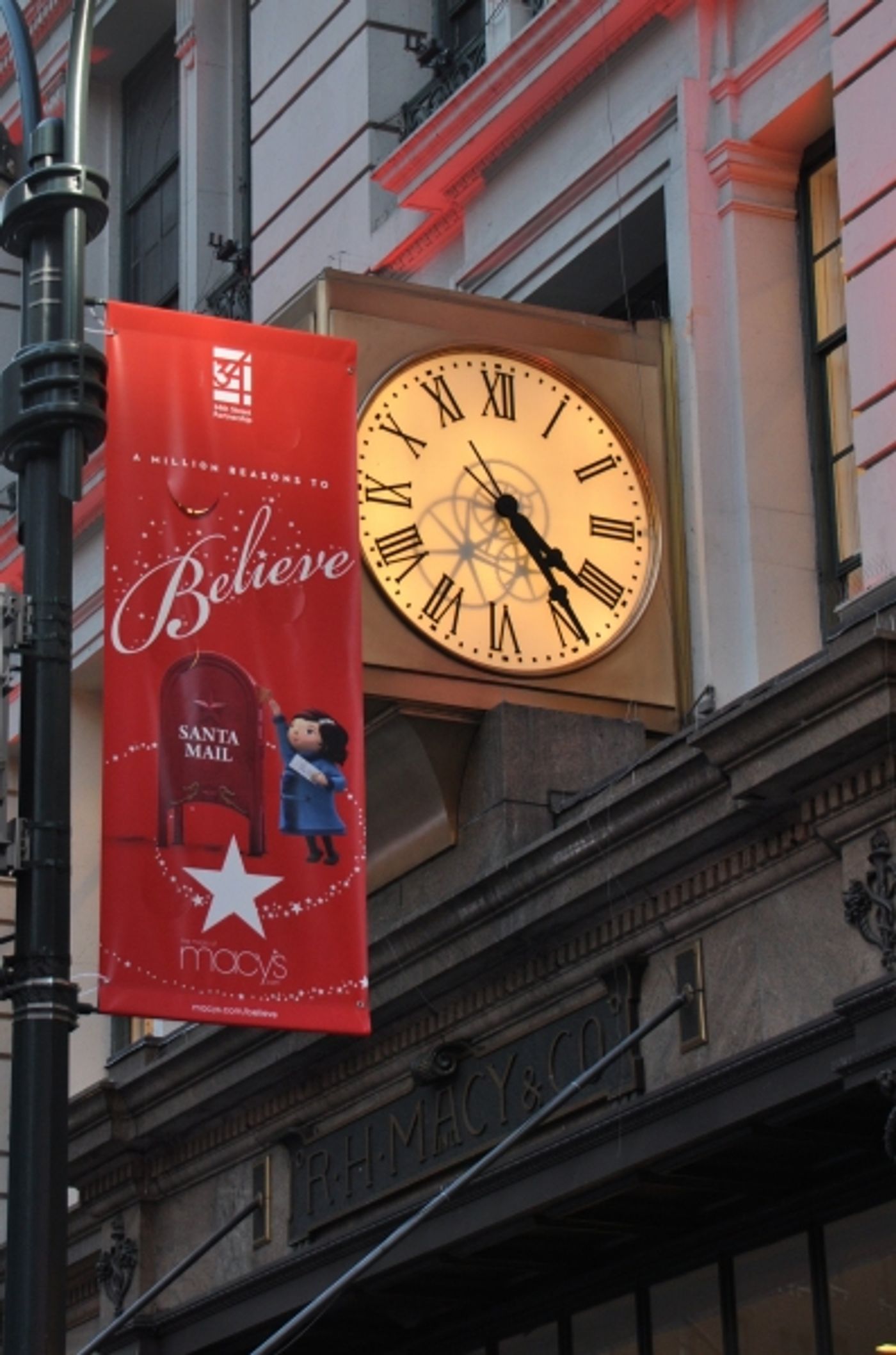 Photo Coverage: James Earl Jones, Annaleigh Ashford, and More Perform at Macy's 2014 Windows Unveiling  Image