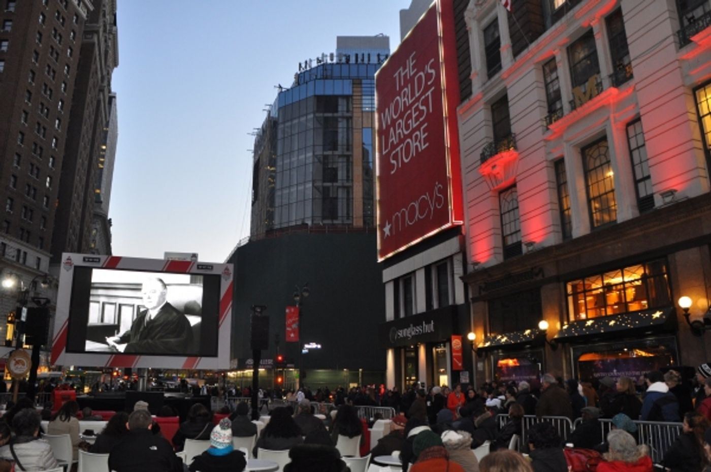 Photo Coverage: James Earl Jones, Annaleigh Ashford, and More Perform at Macy's 2014 Windows Unveiling  Image