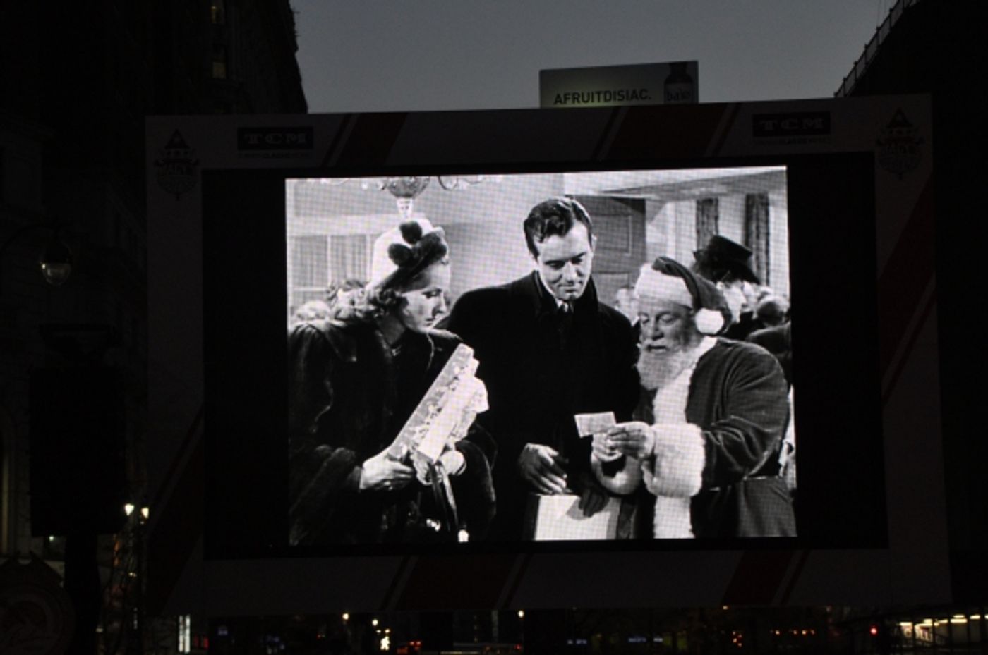 Photo Coverage: James Earl Jones, Annaleigh Ashford, and More Perform at Macy's 2014 Windows Unveiling  Image