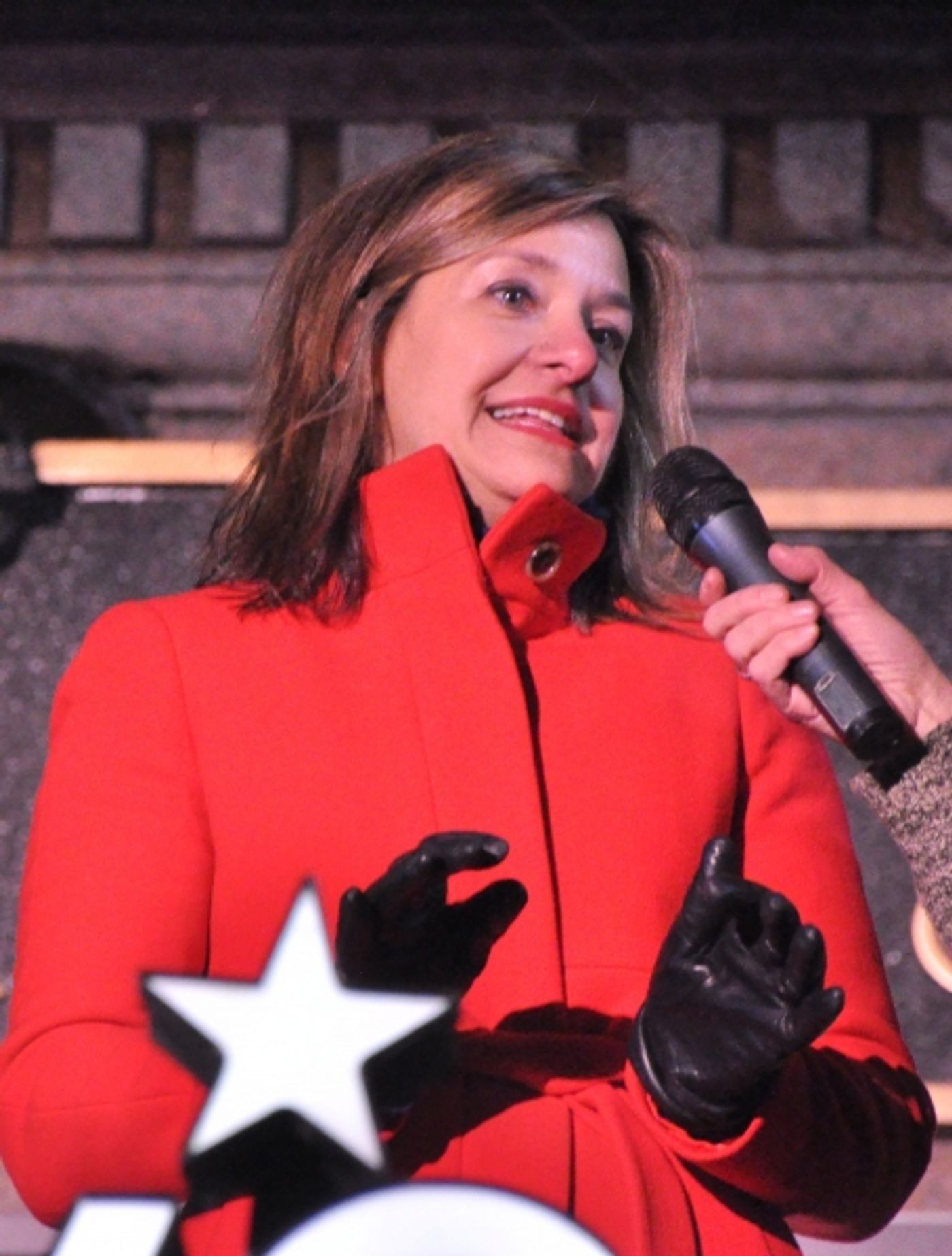 Photo Coverage: James Earl Jones, Annaleigh Ashford, and More Perform at Macy's 2014 Windows Unveiling  Image
