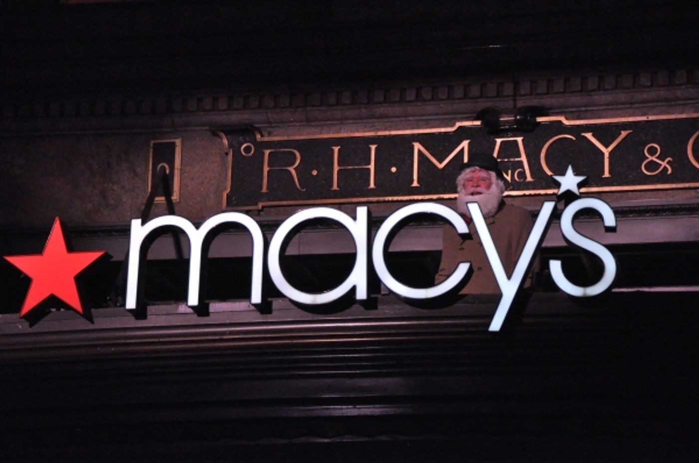 Photo Coverage: James Earl Jones, Annaleigh Ashford, and More Perform at Macy's 2014 Windows Unveiling  Image