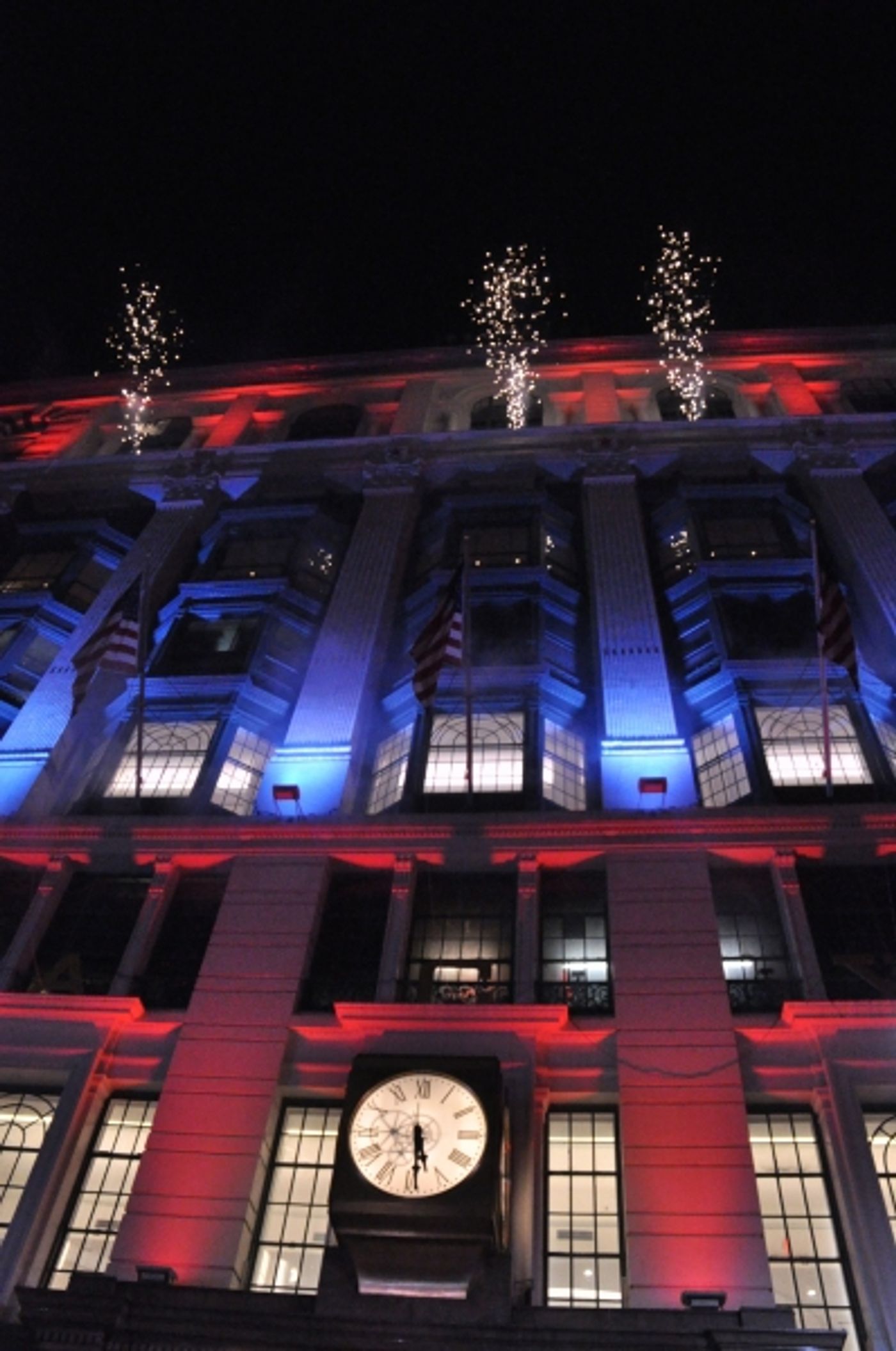 Photo Coverage: James Earl Jones, Annaleigh Ashford, and More Perform at Macy's 2014 Windows Unveiling  Image