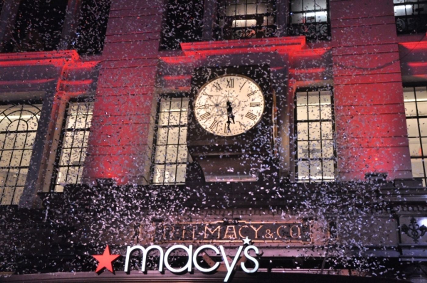 Photo Coverage: James Earl Jones, Annaleigh Ashford, and More Perform at Macy's 2014 Windows Unveiling  Image