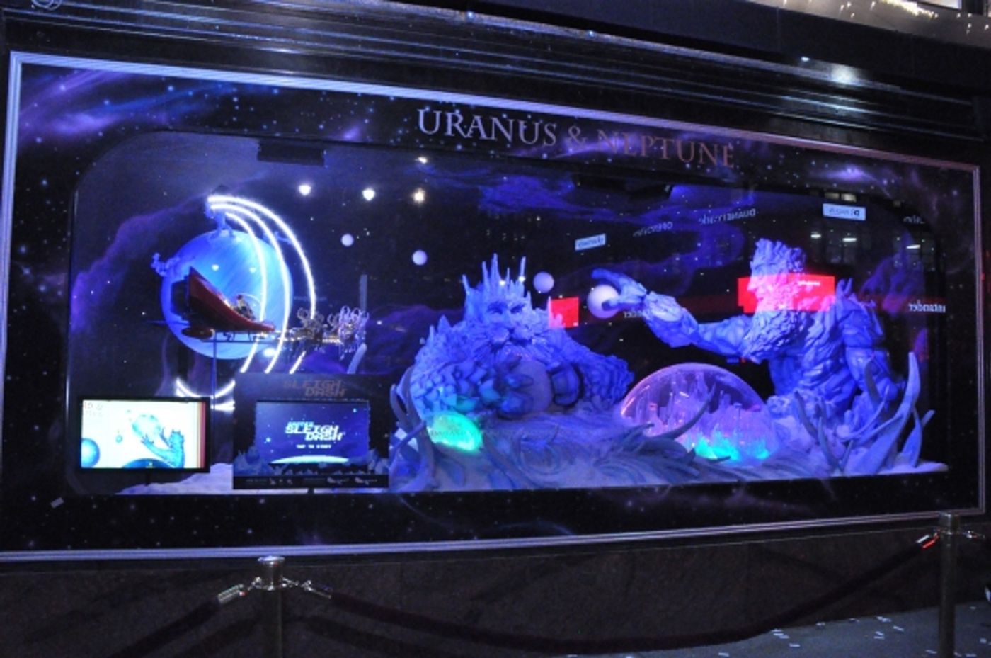 Photo Coverage: James Earl Jones, Annaleigh Ashford, and More Perform at Macy's 2014 Windows Unveiling  Image