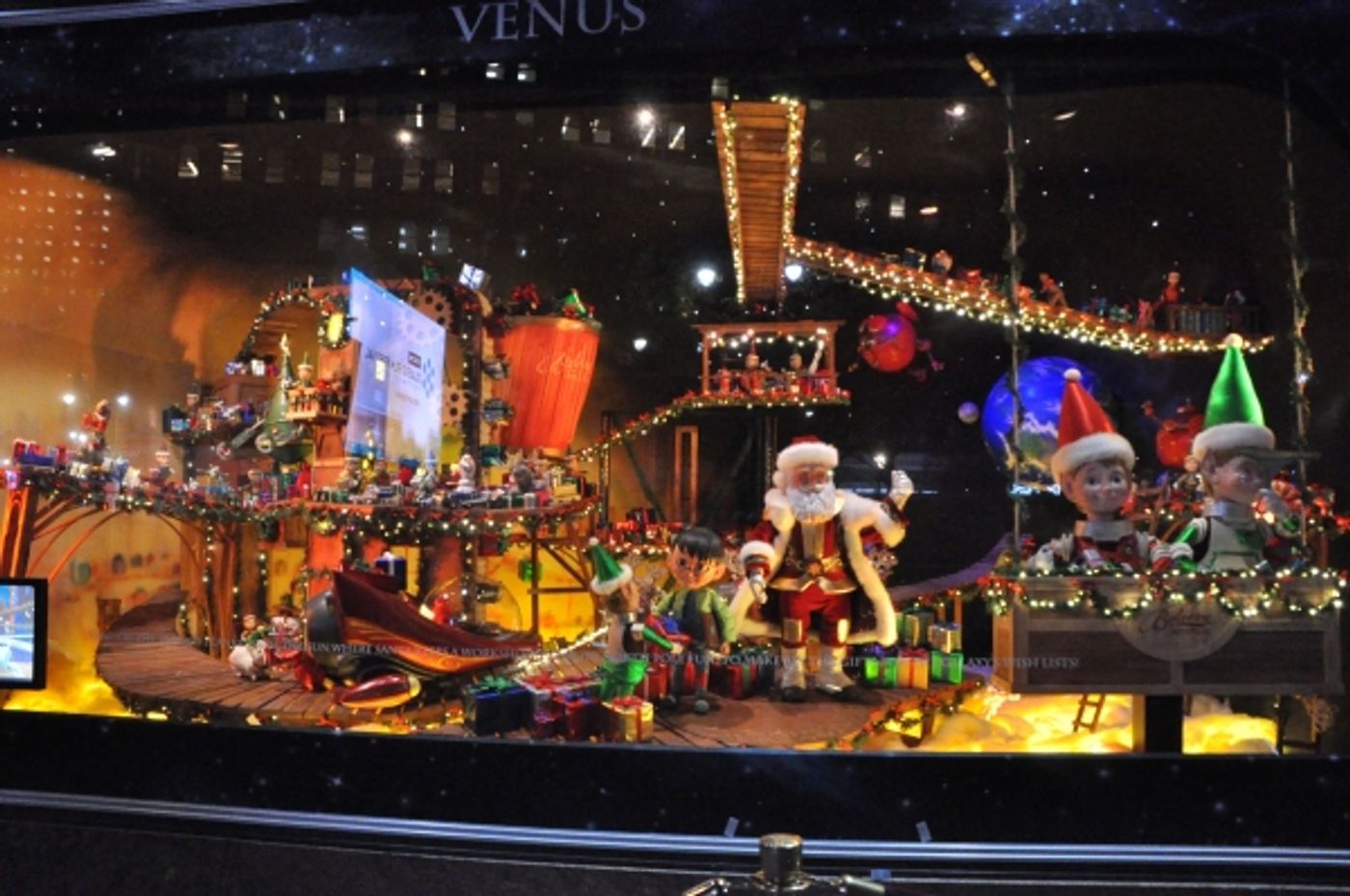 Photo Coverage: James Earl Jones, Annaleigh Ashford, and More Perform at Macy's 2014 Windows Unveiling  Image