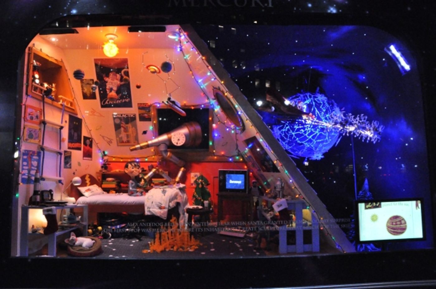 Photo Coverage: James Earl Jones, Annaleigh Ashford, and More Perform at Macy's 2014 Windows Unveiling  Image