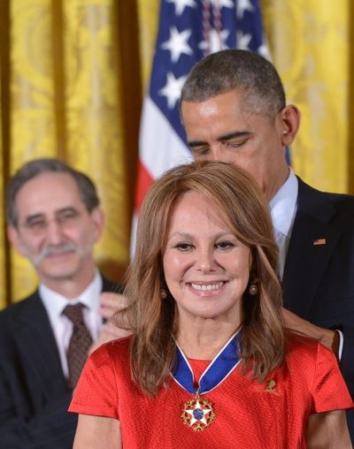Marlo Thomas and President Barack Obama Photo
