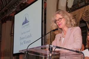 Blythe Danner  Photo