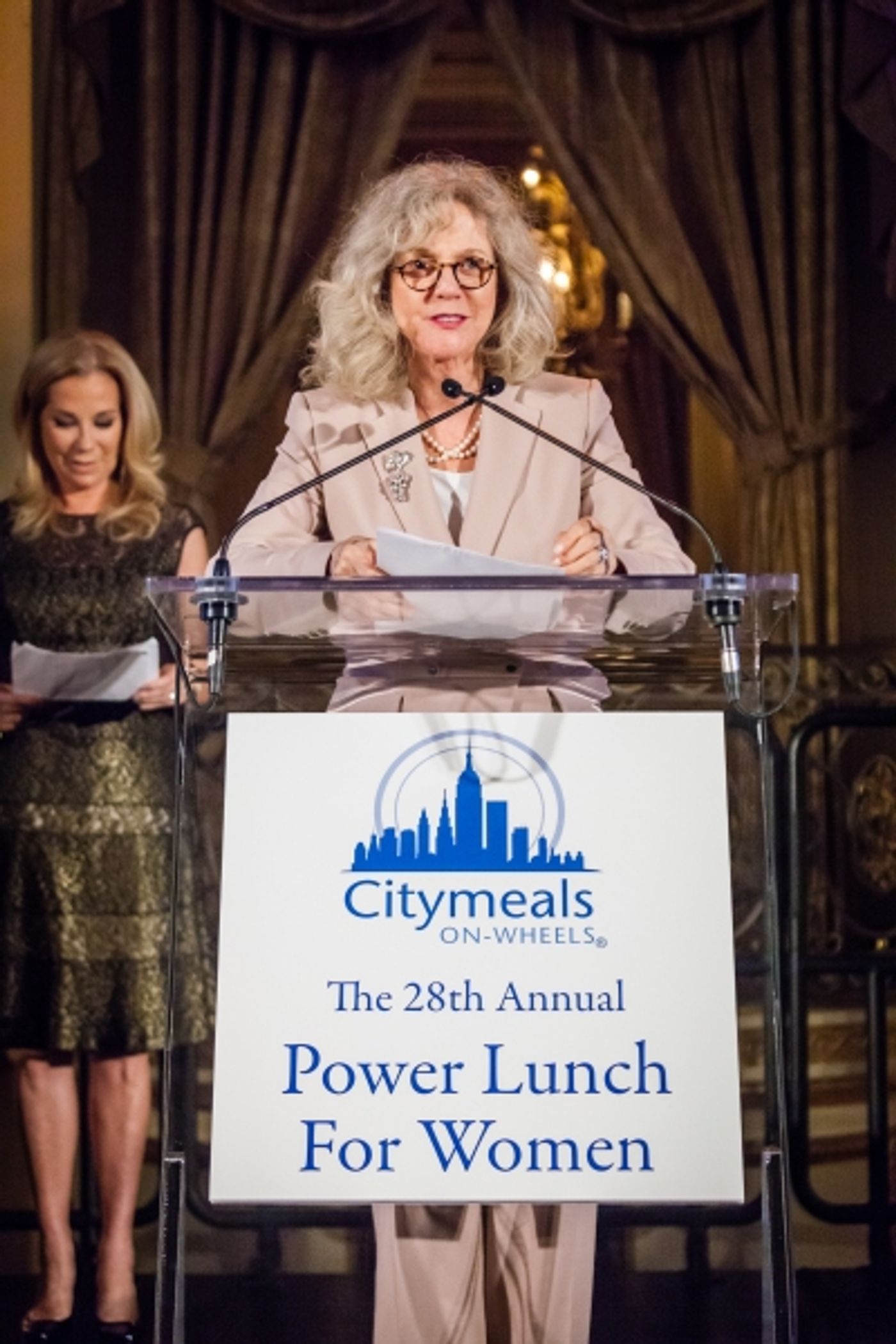 Photo Flash: Hoda Kotb, Kathie Lee Gifford, Blythe Danner, James Earl Jones and More at Citymeals-on-Wheels 2014 'Power Lunch for Women'  Image