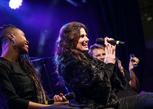 Idina Menzel Photo