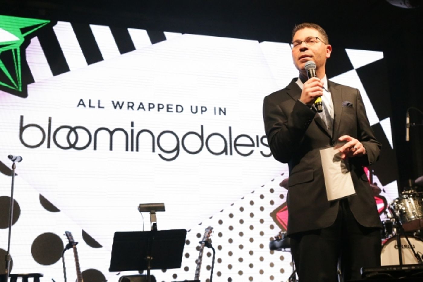 Photo Flash: Idina Menzel Performs & Meets Fans at Bloomingdale's Window Unveiling!  Image