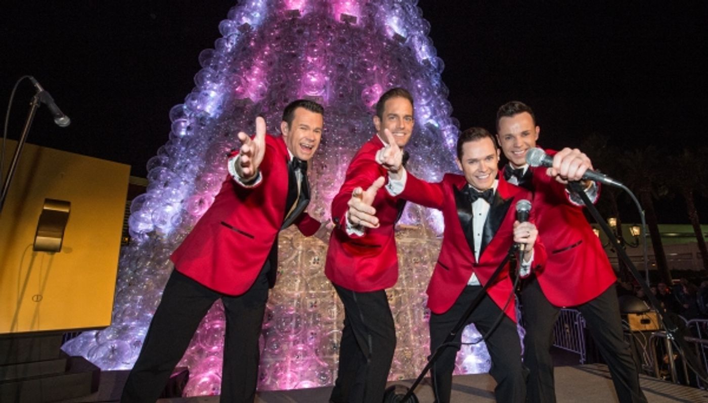 Photo Flash: Tori Spelling, Dean McDermott and Family Join Christmas Tree Lighting at The Venetian  Image