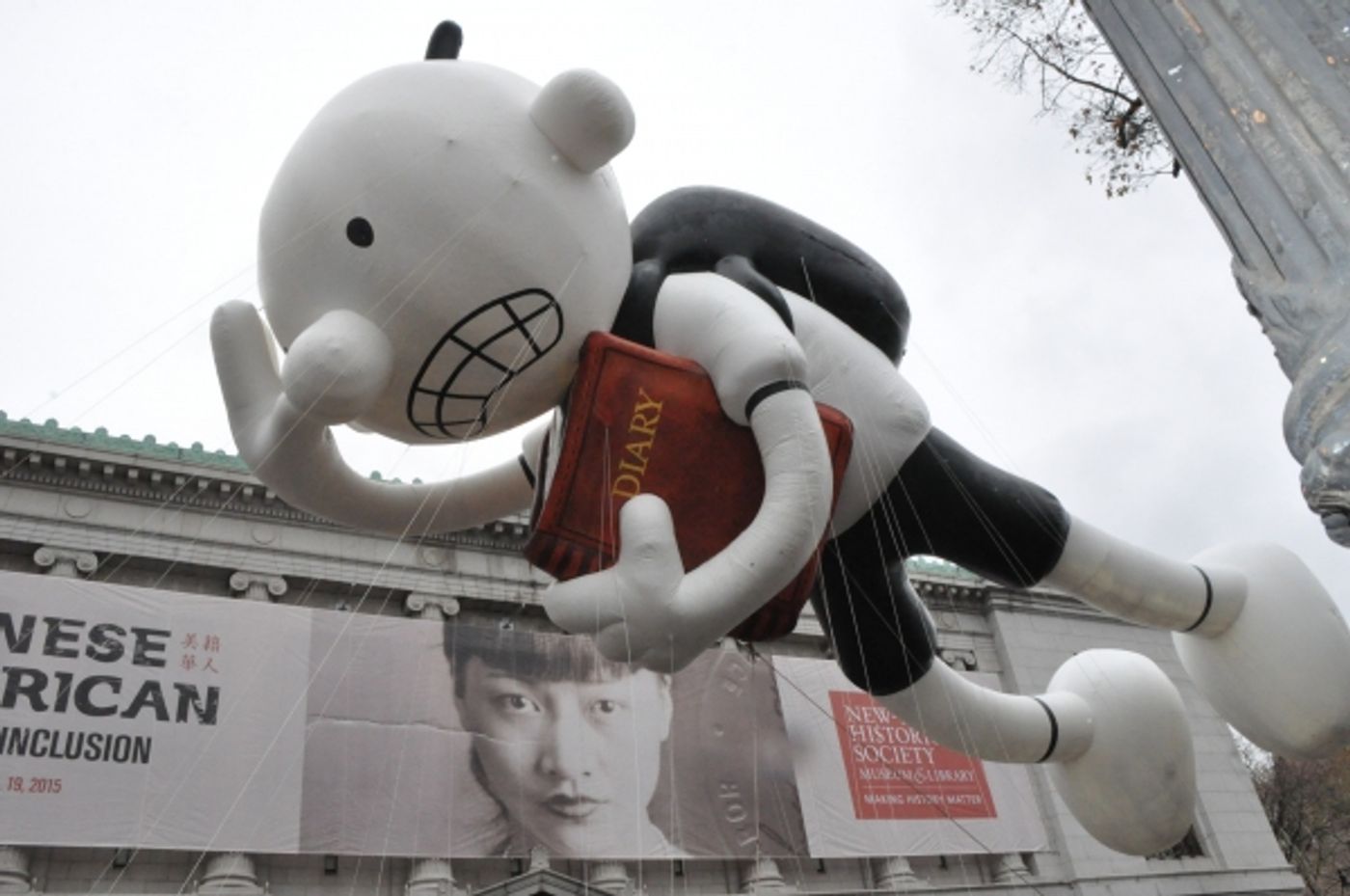 Photo Coverage: Idina Menzel, ON THE TOWN & More at 88th Annual Macy's Thanksgiving Day Parade!  Image