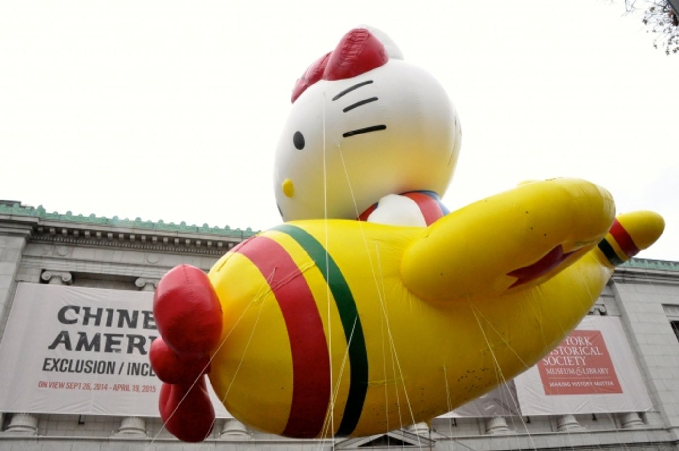 Photo Coverage: Idina Menzel, ON THE TOWN & More at 88th Annual Macy's Thanksgiving Day Parade!  Image