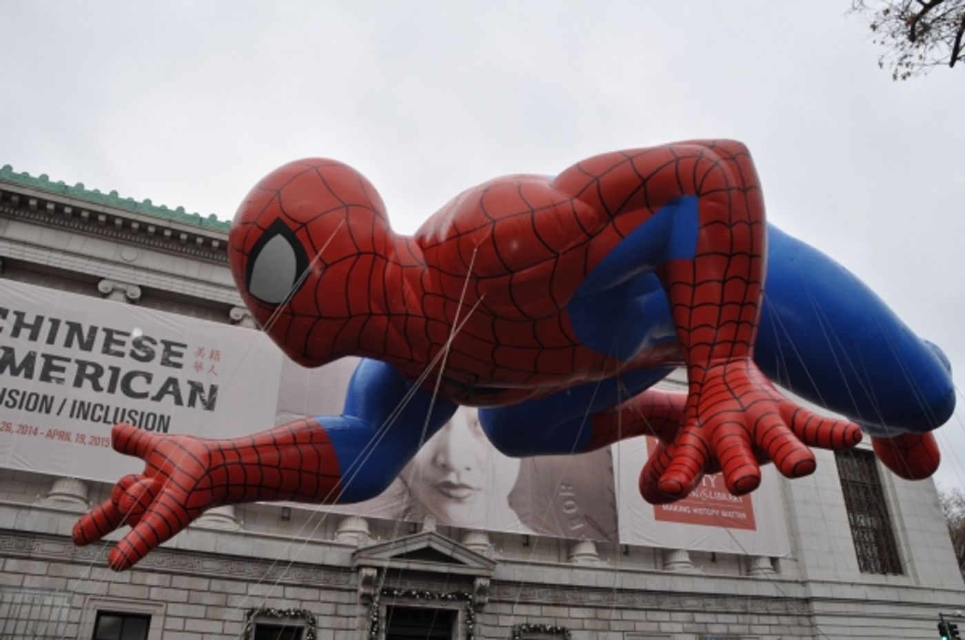 Photo Coverage: Idina Menzel, ON THE TOWN & More at 88th Annual Macy's Thanksgiving Day Parade!  Image