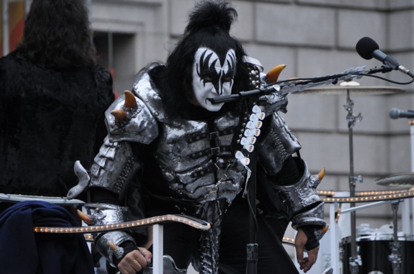 Photo Coverage: Idina Menzel, ON THE TOWN & More at 88th Annual Macy's Thanksgiving Day Parade!  Image