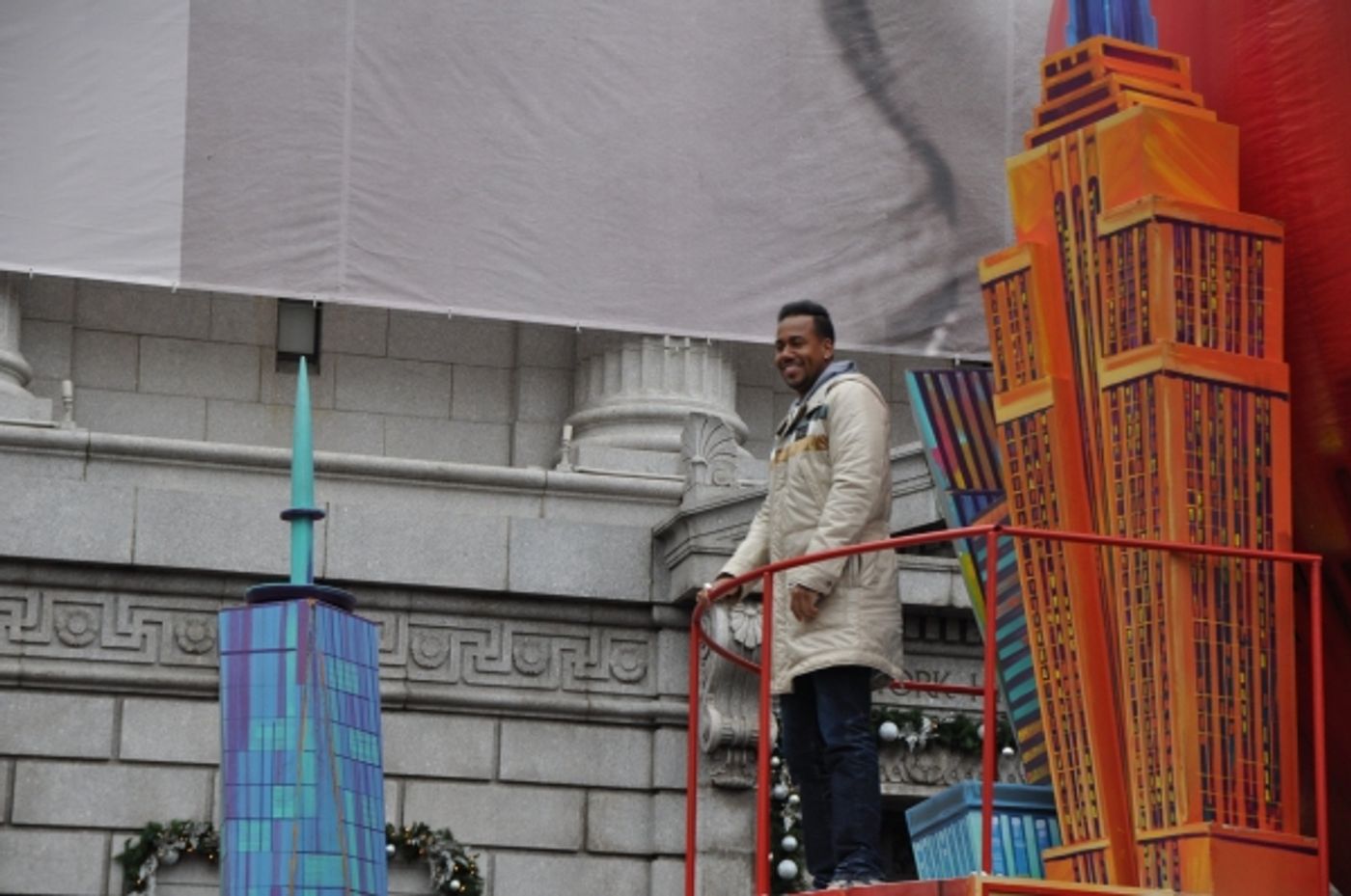 Photo Coverage: Idina Menzel, ON THE TOWN & More at 88th Annual Macy's Thanksgiving Day Parade!  Image