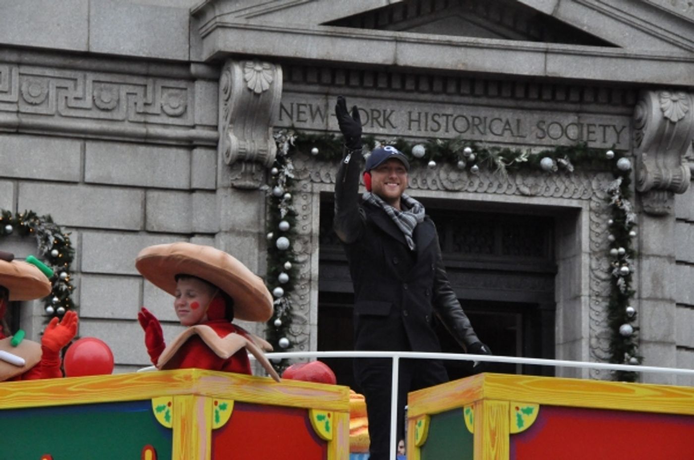 Photo Coverage: Idina Menzel, ON THE TOWN & More at 88th Annual Macy's Thanksgiving Day Parade!  Image