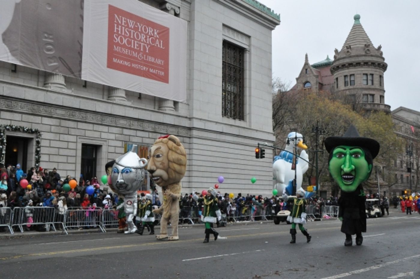 Photo Coverage: Idina Menzel, ON THE TOWN & More at 88th Annual Macy's Thanksgiving Day Parade!  Image