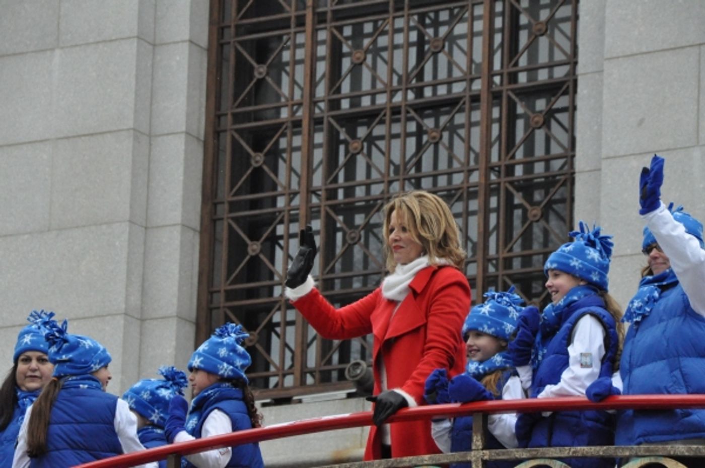Photo Coverage: Idina Menzel, ON THE TOWN & More at 88th Annual Macy's Thanksgiving Day Parade!  Image