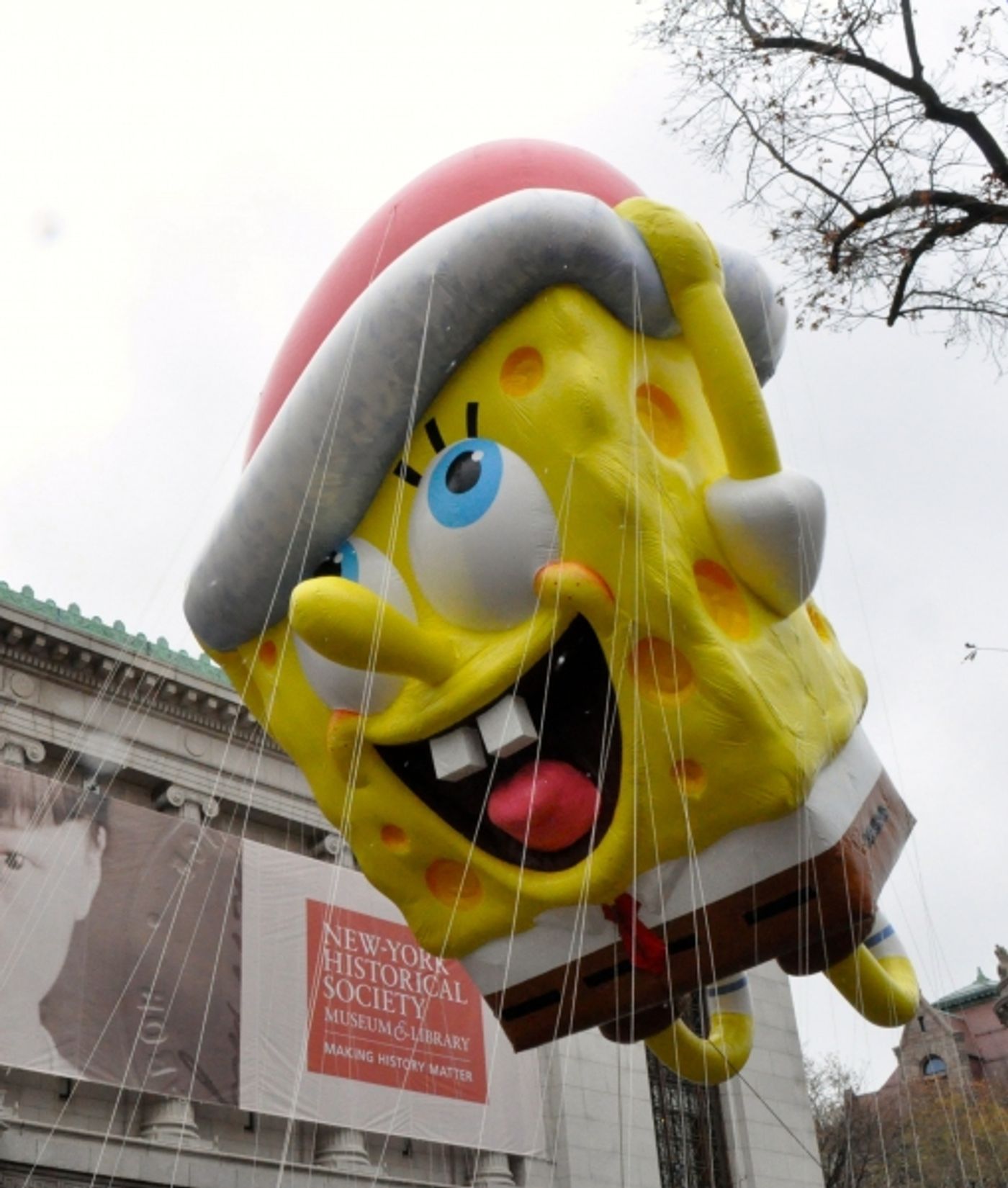 Photo Coverage: Idina Menzel, ON THE TOWN & More at 88th Annual Macy's Thanksgiving Day Parade!  Image