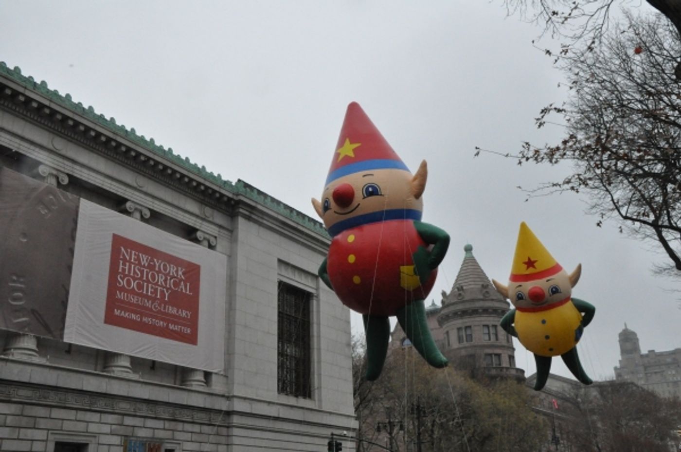 Photo Coverage: Idina Menzel, ON THE TOWN & More at 88th Annual Macy's Thanksgiving Day Parade!  Image