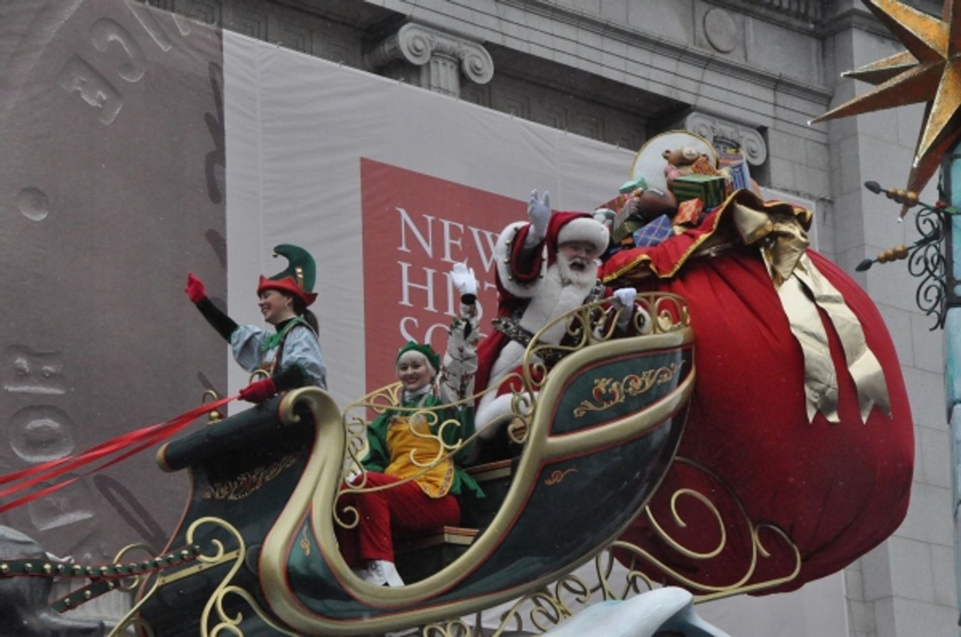 Photo Coverage: Idina Menzel, ON THE TOWN & More at 88th Annual Macy's Thanksgiving Day Parade!  Image