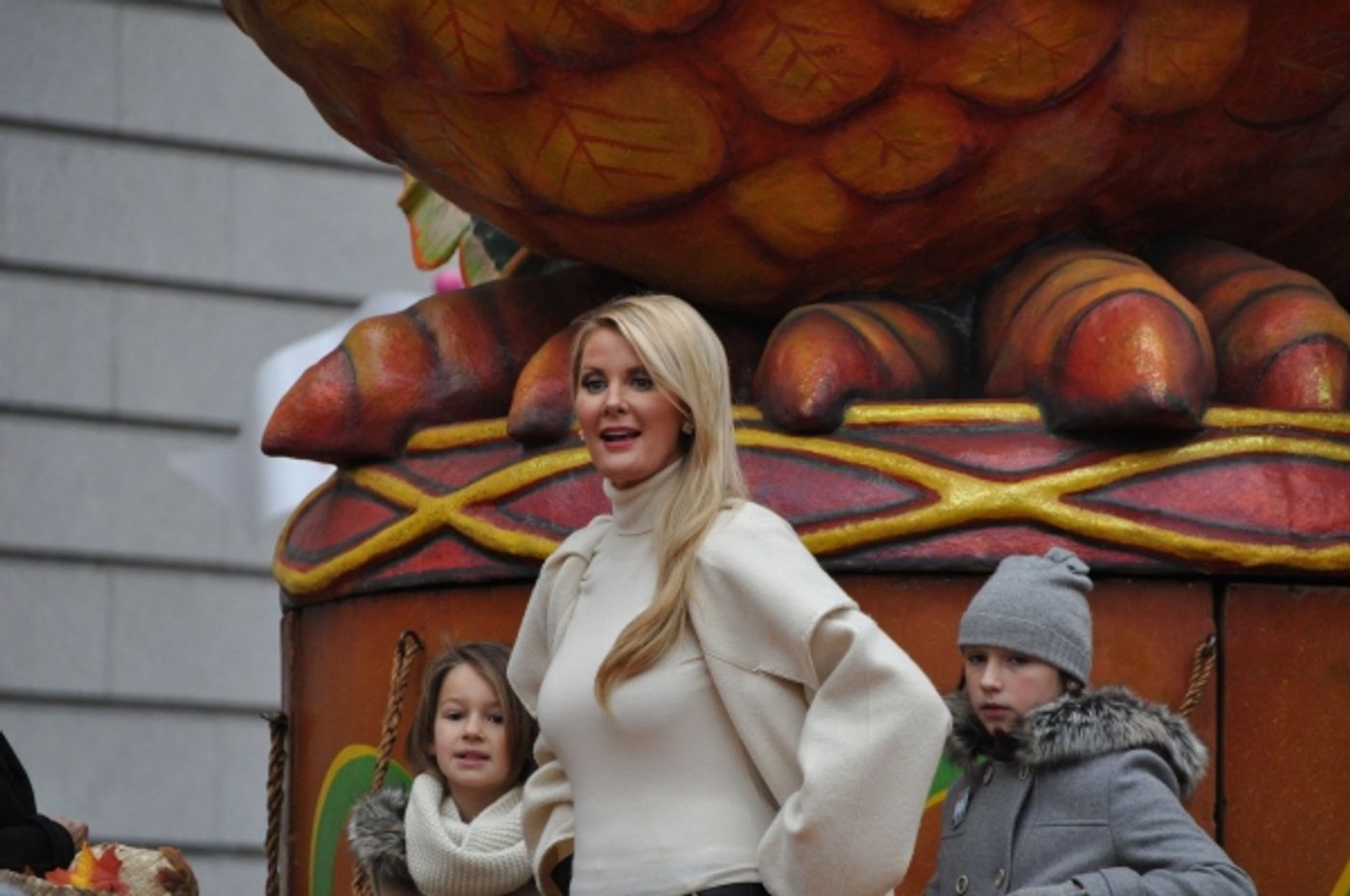 Photo Coverage: Idina Menzel, ON THE TOWN & More at 88th Annual Macy's Thanksgiving Day Parade!  Image