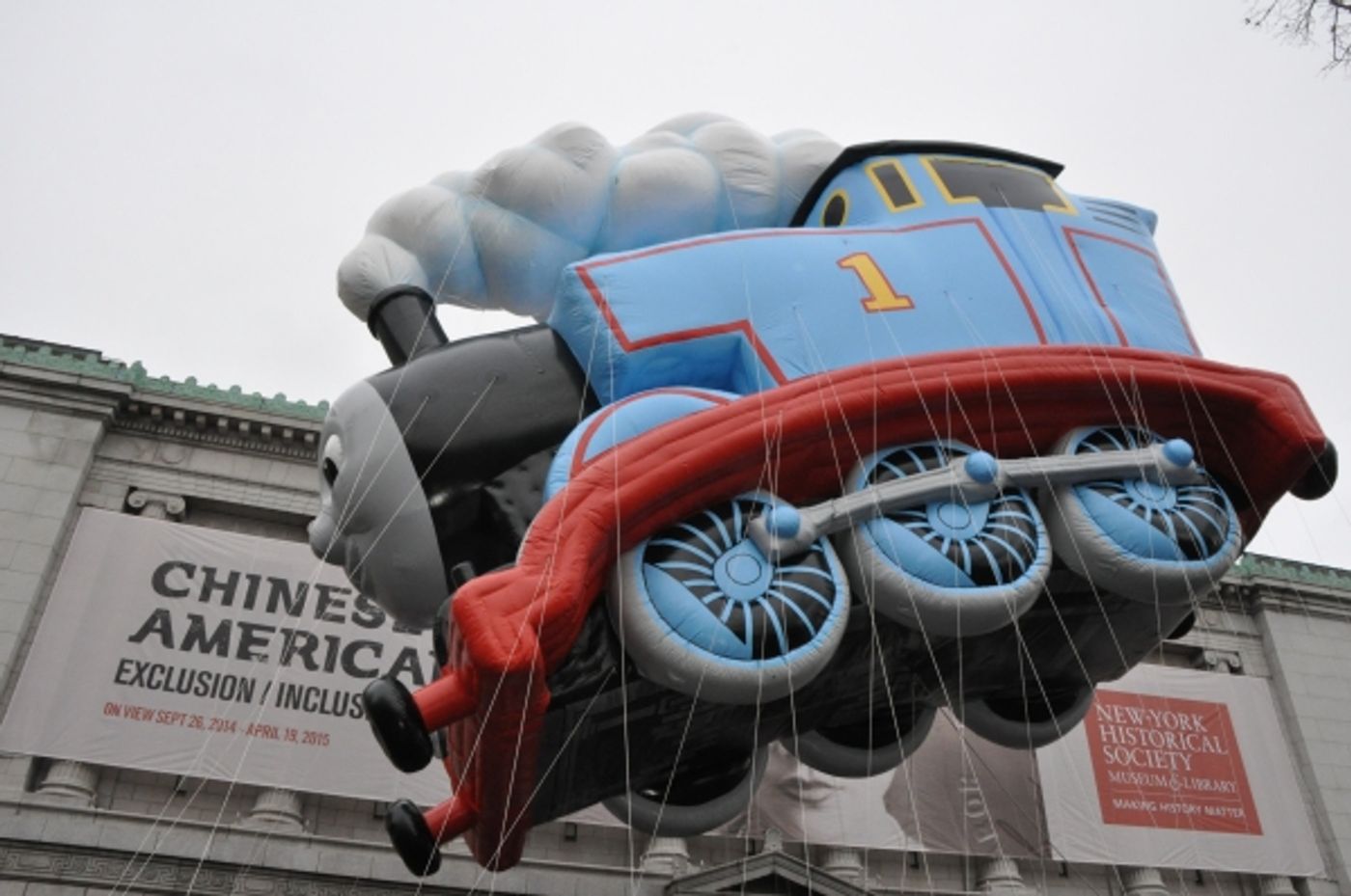 Photo Coverage: Idina Menzel, ON THE TOWN & More at 88th Annual Macy's Thanksgiving Day Parade!  Image
