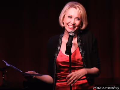  Julie Halston  Photo