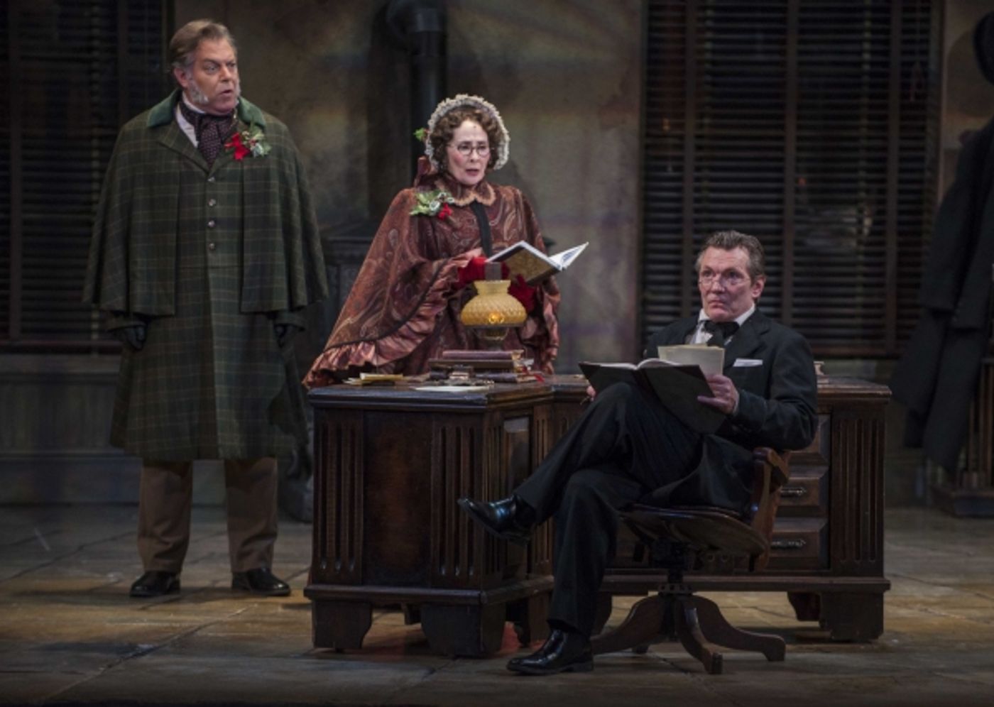 Photo Flash: First Look at Jonathan Smoots, Hollis Resnik  and More in Milwaukee Repertory Theatre's A CHRISTMAS CAROL  Image