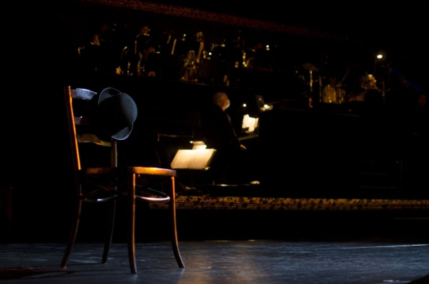 Photo Coverage: CHICAGO Tour Performs Excerpts; Meets Press in Manila  Image