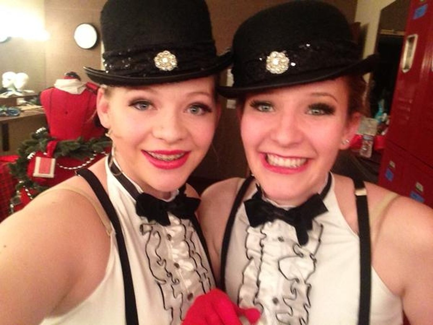 Photo Flash: Saturday Intermission Pics - Dec. 6, Part 2 - DIRTY ROTTEN SCOUNDRELS Parodies CATS, & More  Image