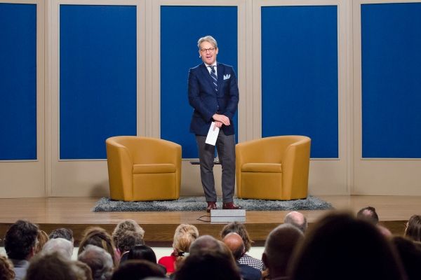 Photo Flash: Dick Cavett Introduces Newest Book at W83 in Manhattan — photo 1 of 5