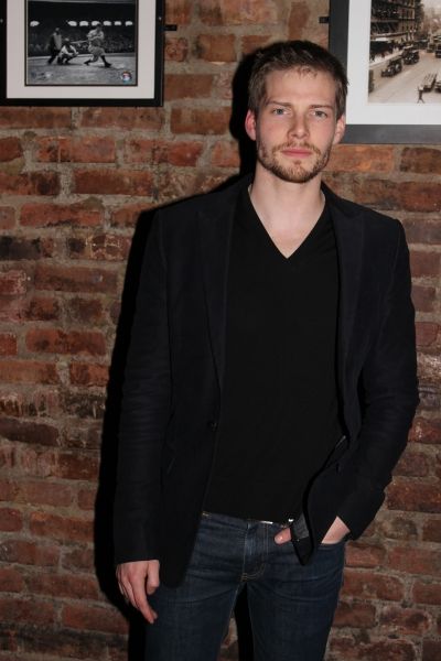 Hunter Parrish Photo