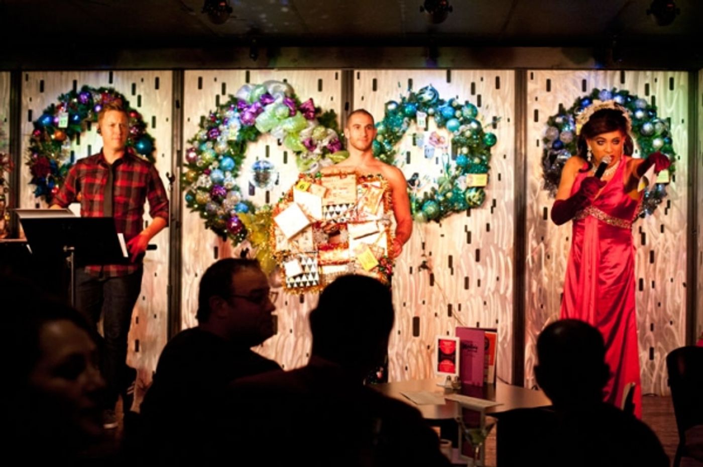 Photo Flash: San Diego Charity Wreath Auction Raises More Than $32,500  Image