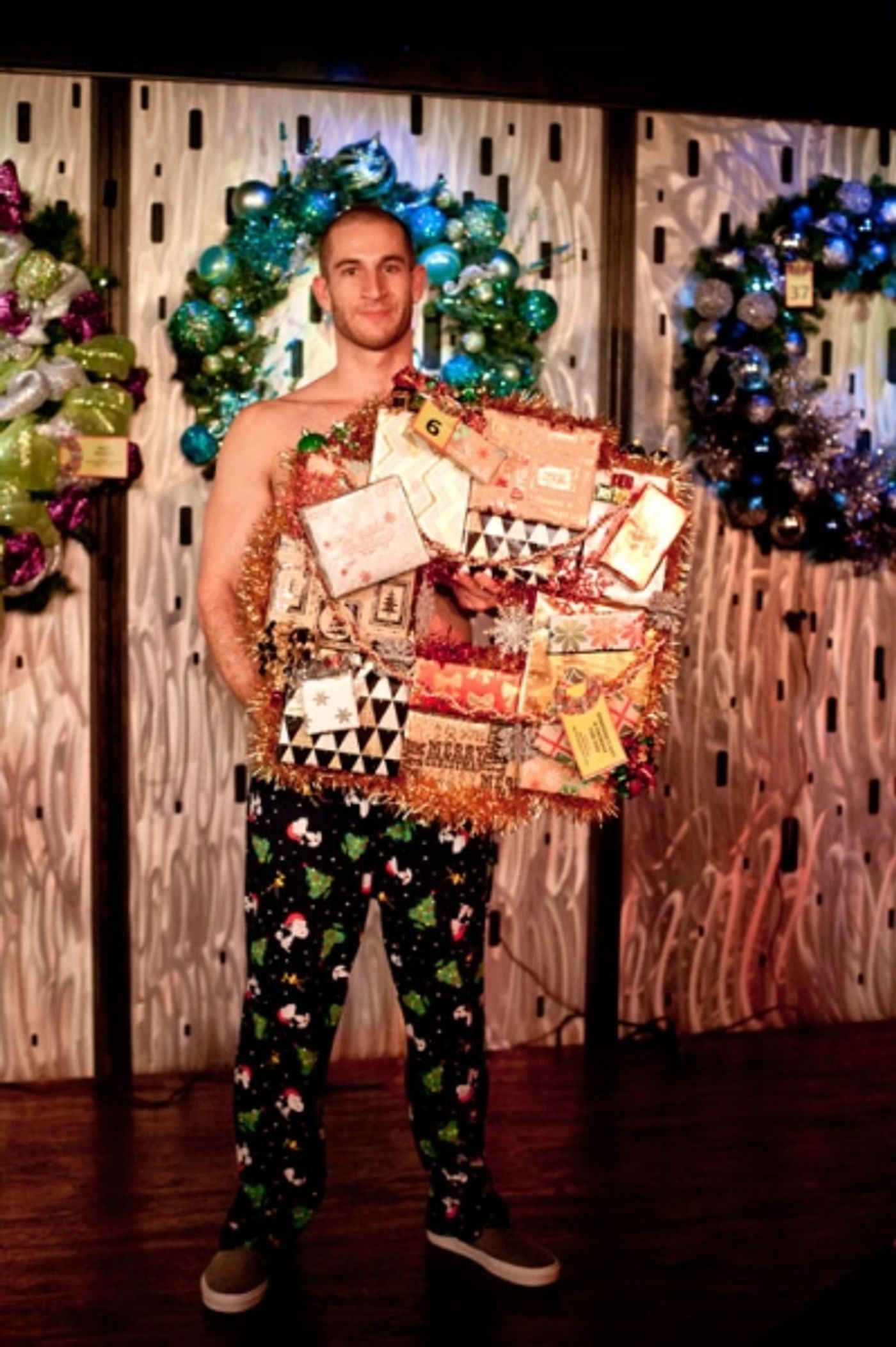 Photo Flash: San Diego Charity Wreath Auction Raises More Than $32,500  Image